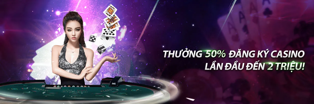 Bàn Baccarat sang trọng với các lá bài và chip, biểu tượng cho chiến thắng với 888bet code